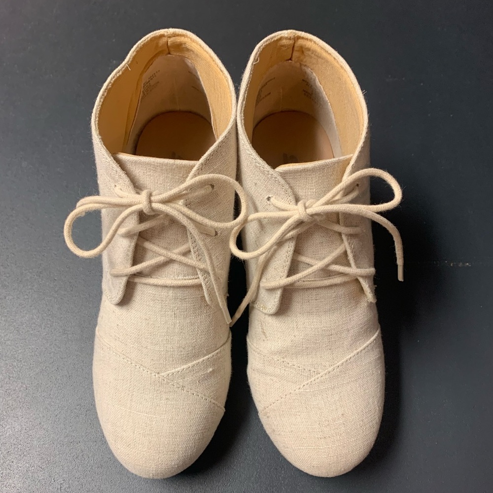 Wedged boots